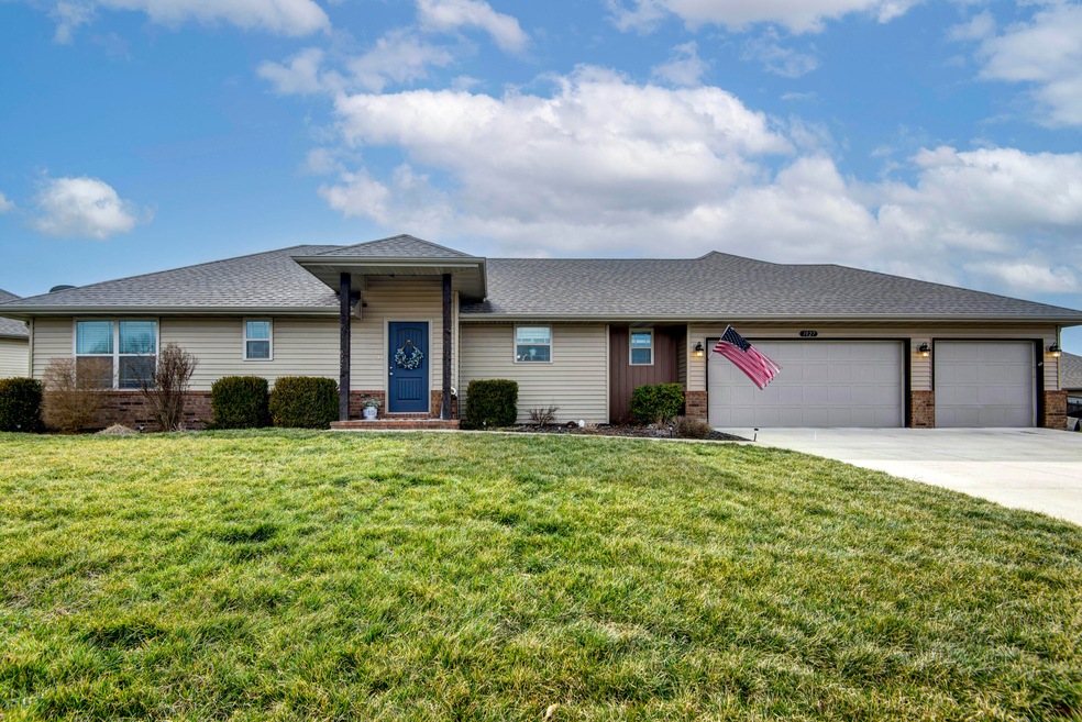 1927 N Seabrook Dr, Nixa, MO 65714 - photo 1