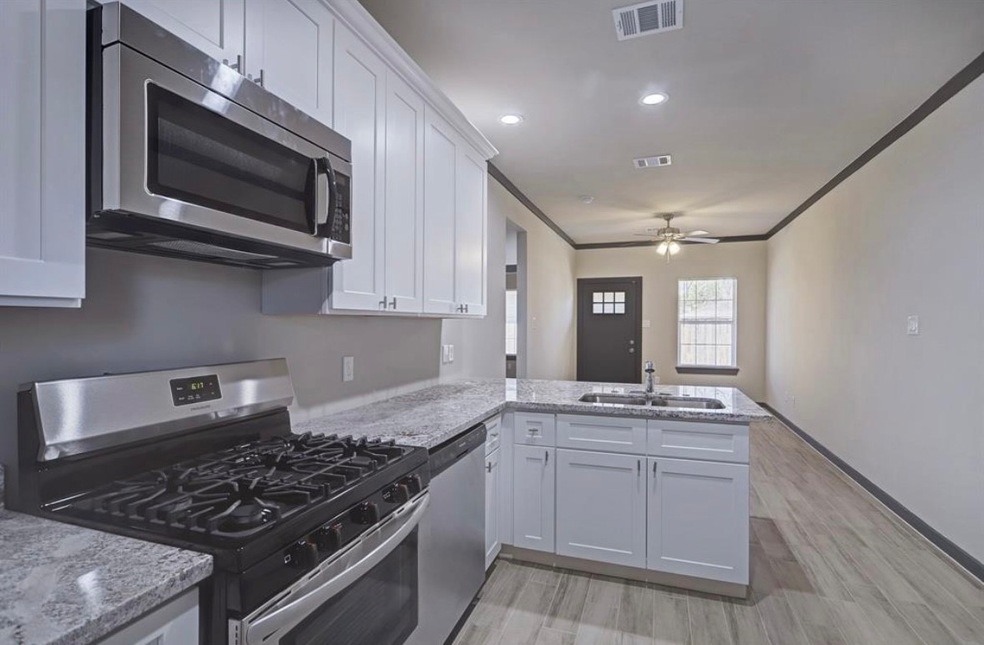 4409 Weaver Rd unit 2, Houston, TX 77016 - photo 1