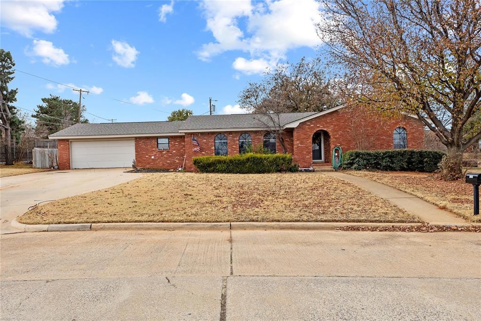 1207 N Kansas St, Weatherford, OK 73096 - photo 1