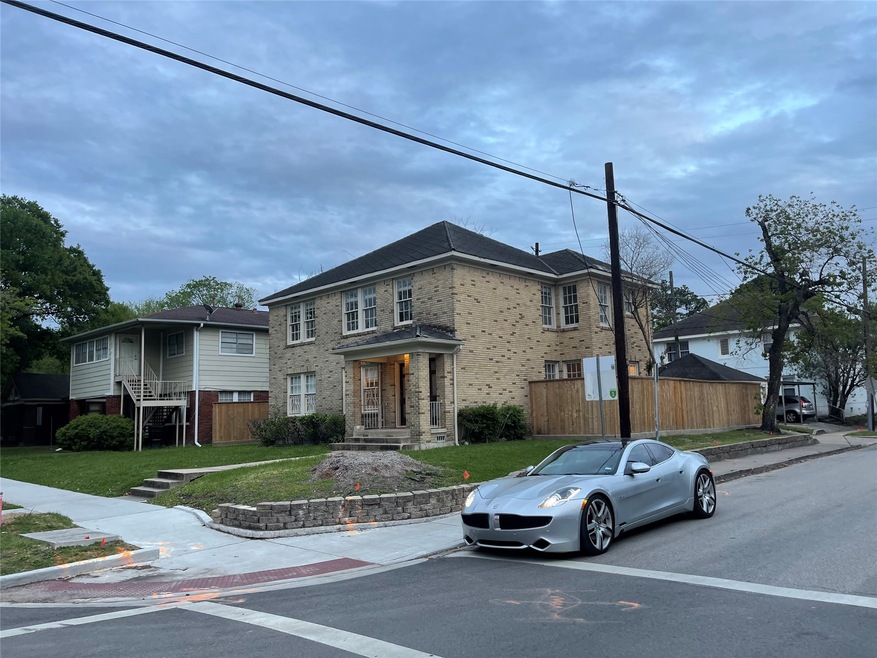 1661 Hawthorne St, Houston, TX 77006 - photo 1
