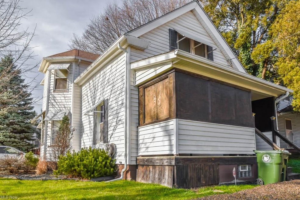 Well maintained 2 bedroom 2-story home with a fenced backyard!