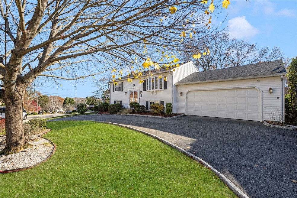 34 Silverwood Ln, West Warwick, RI 02893 - photo 1