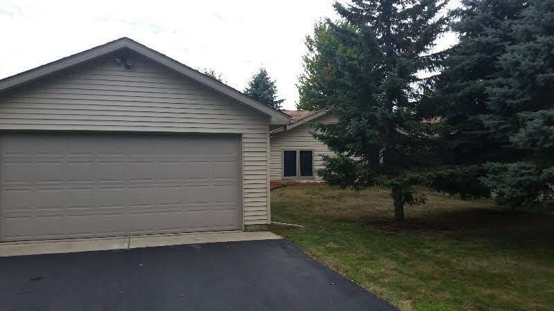 2 bedroom Berm style condo on quiet dead street, n