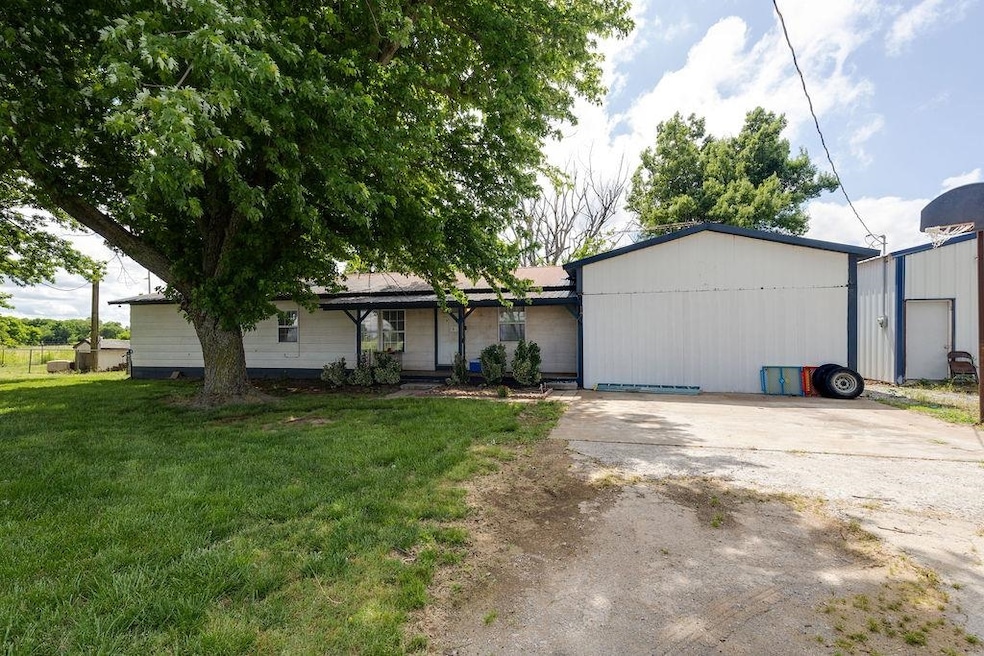 1107 Plainsman Rd, Marlow, OK 73055 - photo 1