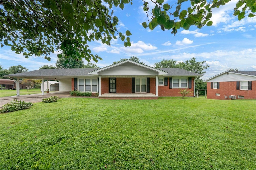 326 Lexington Dr, Glasgow, KY 42141 - photo 1