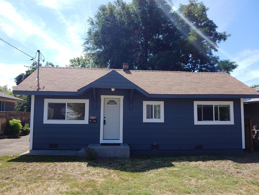 2410 Applegate Ave, Klamath Falls, OR 97601 - photo 1