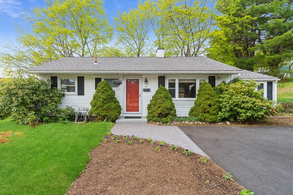 10 Janebar Cir, Framingham, MA 01701 - photo 1
