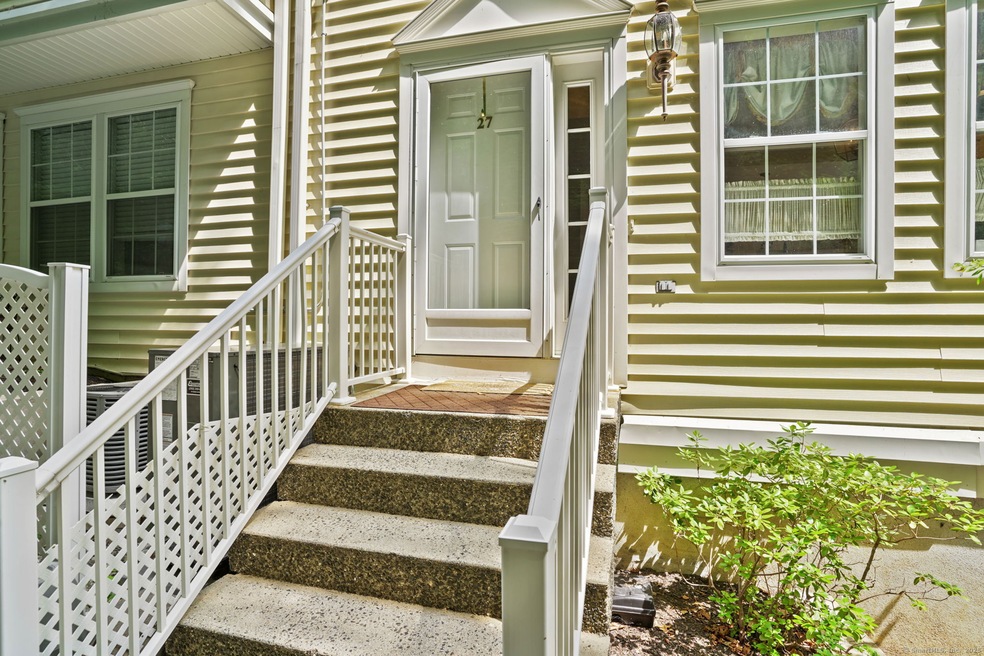 633 Danbury Rd unit 27, Ridgefield, CT 06877 - photo 1