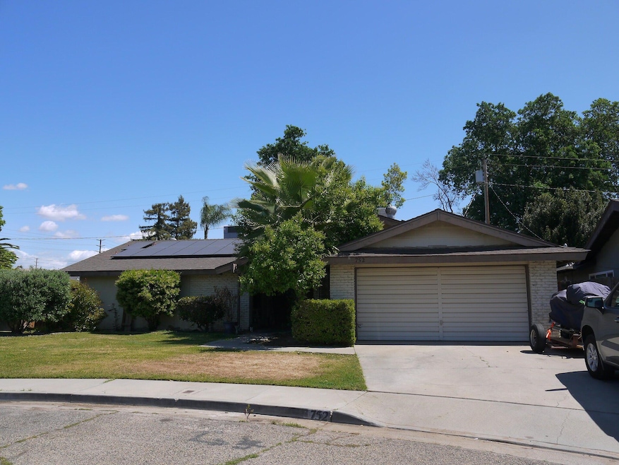 752 Carmelita St, Porterville, CA 93257 - photo 1