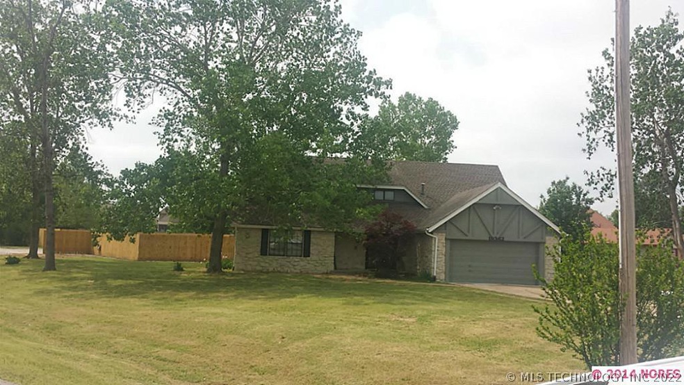 .7 acre, house has master down with ultra nice jac
