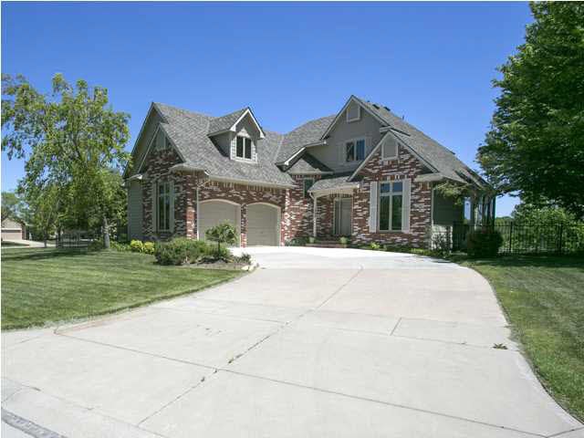 Impressive Neighborhood with area pool, playground
