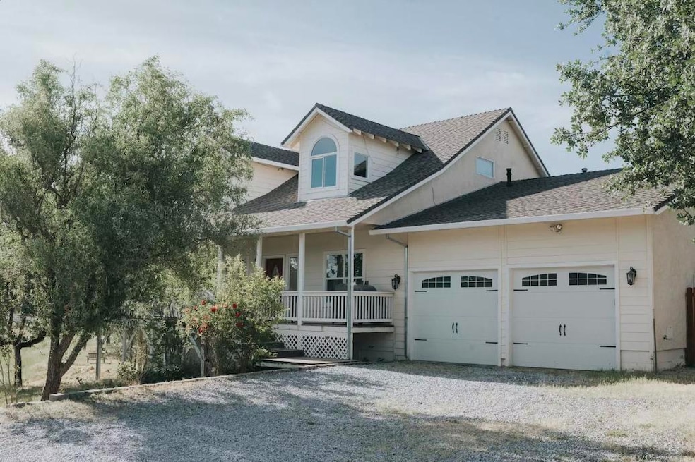 10738 Green Oaks Ln, Redding, CA 96003 - photo 1