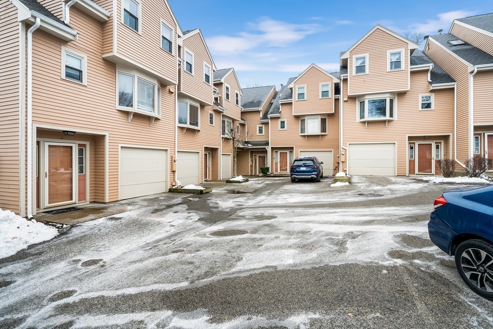 215 Centre St unit 4, Quincy, MA 02169 - photo 1