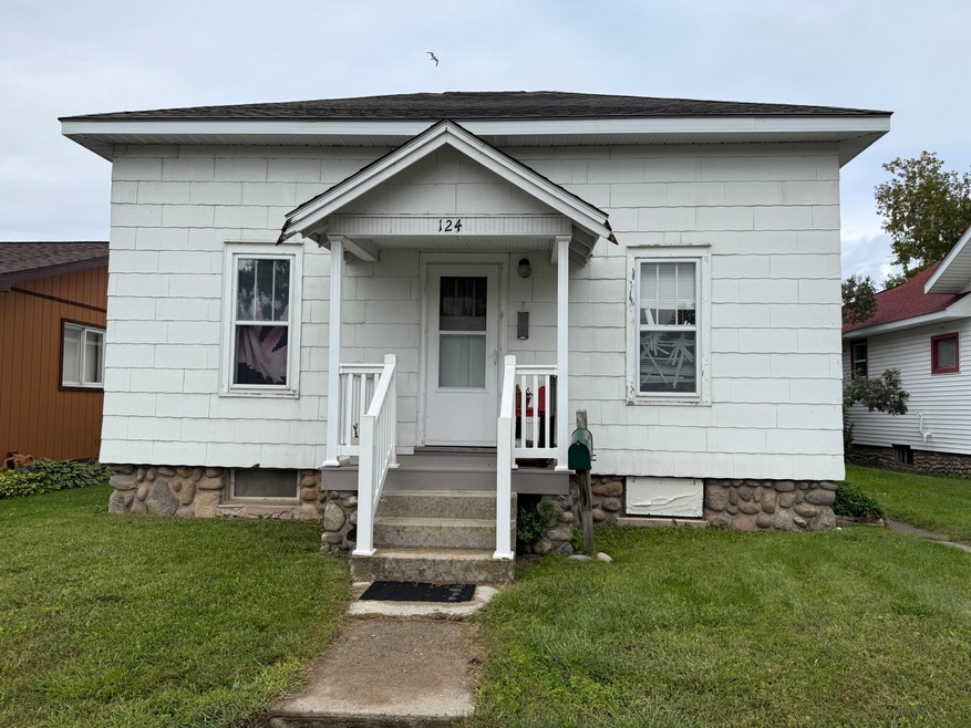 124 S B St, Cheboygan, MI 49721 - photo 1