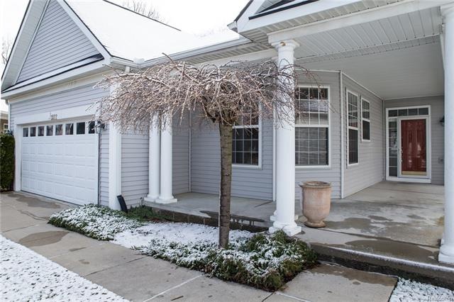 3922 Glenwood Ct, Auburn Hills, MI 48326 - photo 1