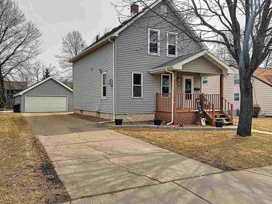 211 Williams St, Combined Locks, WI 54113 - photo 1