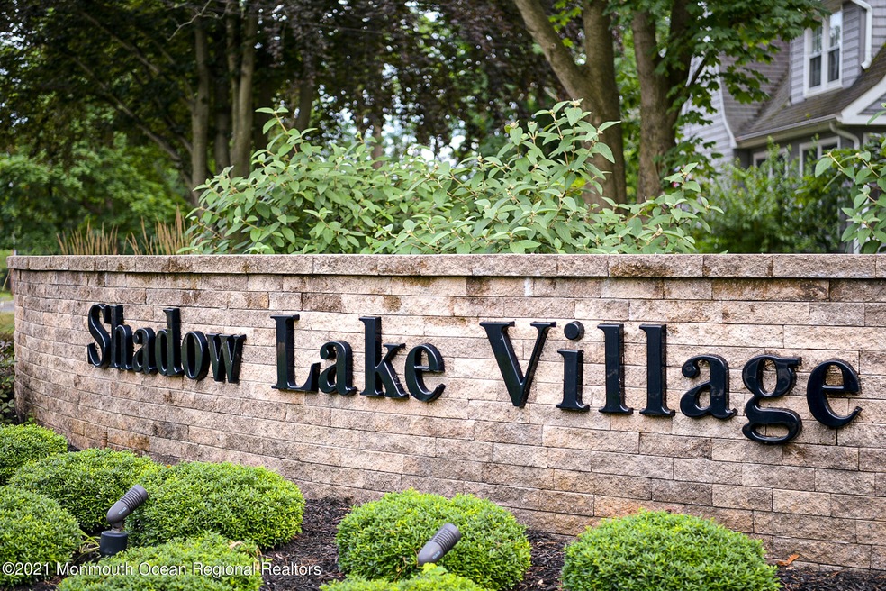 SHADOW LAKE VILLAGE SIGN