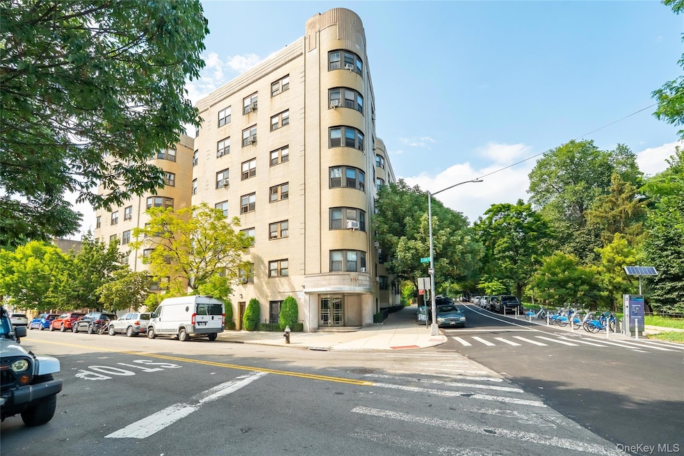 190 E Mosholu Pkwy S unit 4G, Bronx, NY 10458 - photo 1