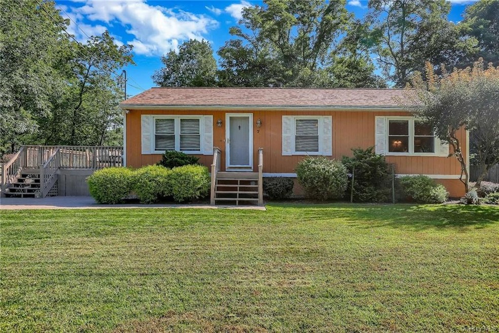 7 Beverly Ln, Peekskill, NY 10566 - photo 1