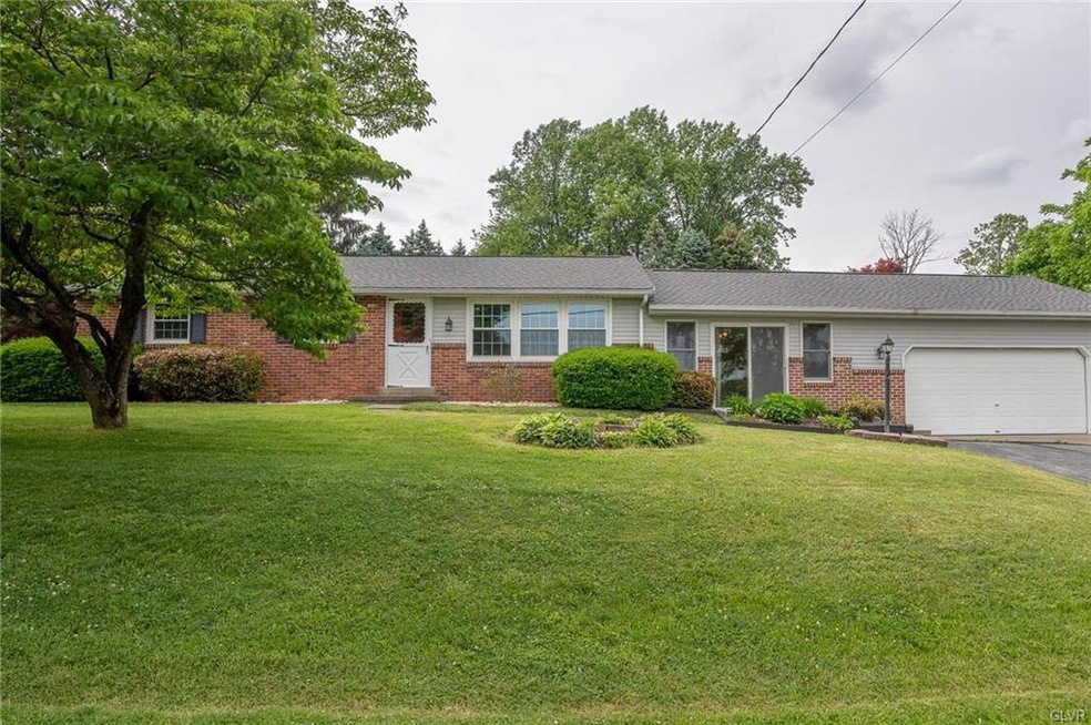 5455 Walnut Ln, Zionsville, PA 18092 - photo 1