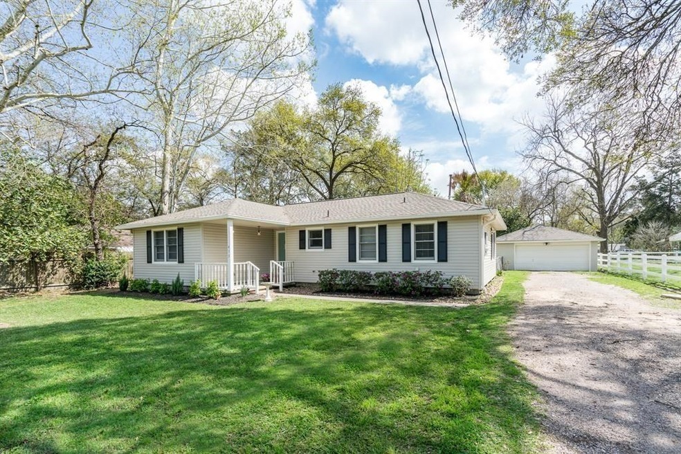 413 Carrell St, Tomball, TX 77375 - photo 1