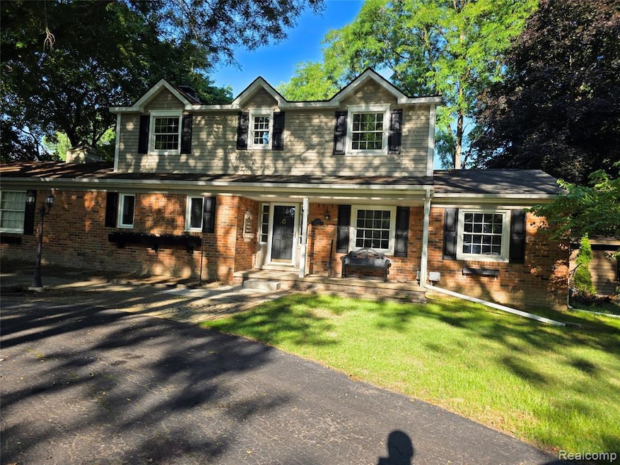 5352 W Doherty Dr, West Bloomfield Township, MI 48323 - photo 1