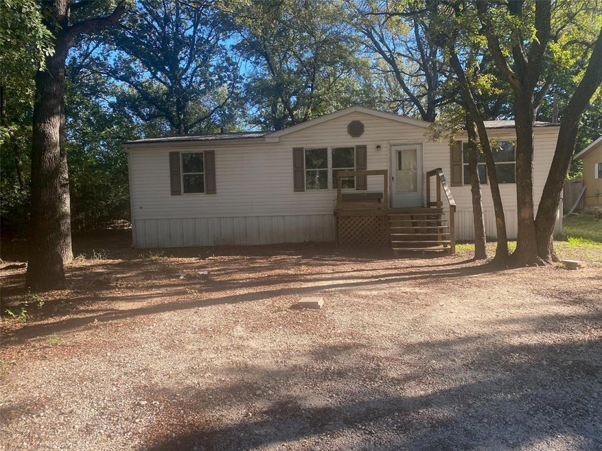 923 E White Tail Dr, Granbury, TX 76049 - photo 1