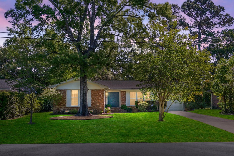 32 Heathwood Dr