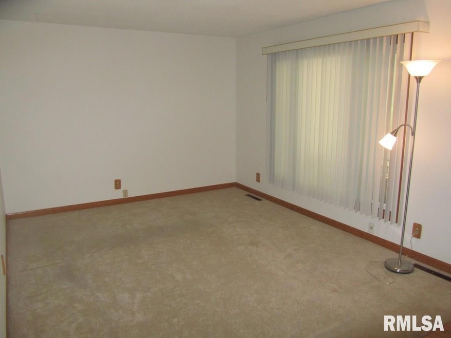 5506 Davie St, Davenport, IA 52806 - photo 1