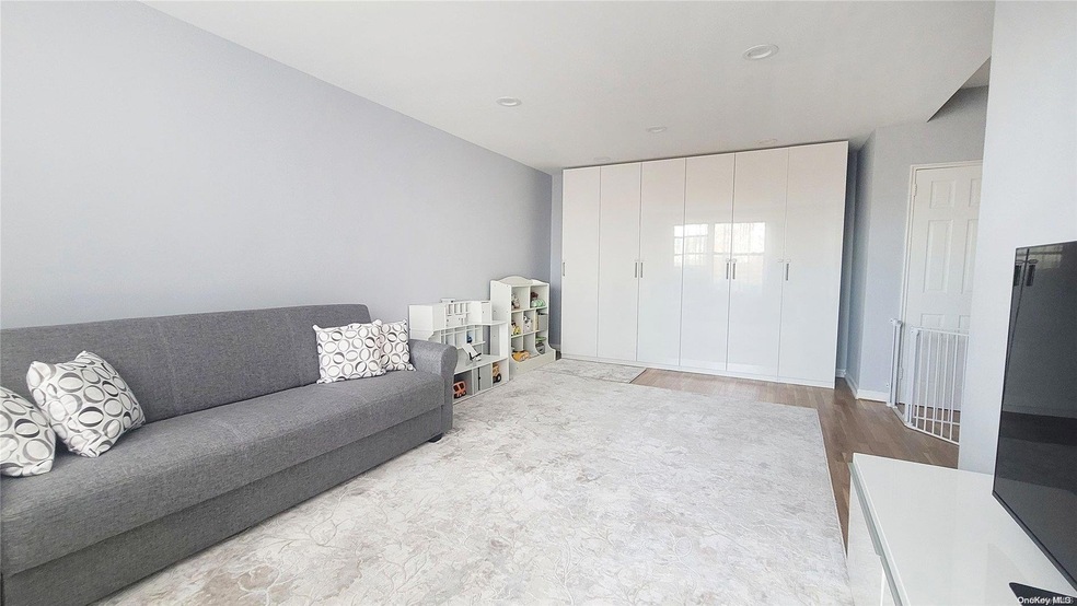 The Carol House unit 5Z, Rego Park, NY 11374 - photo 1