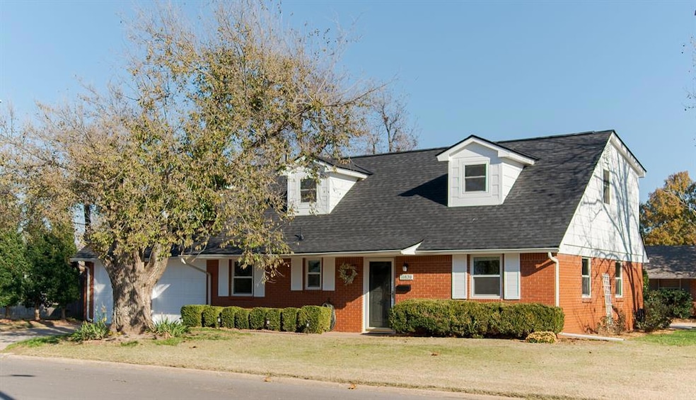 10820 N Victoria Place, Oklahoma City, OK 73120 - photo 1