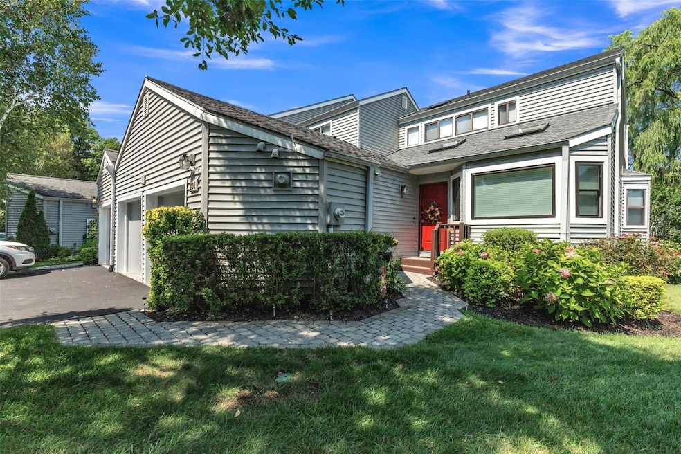 201 Horseshoe Cir, Ossining, NY 10562 - photo 1