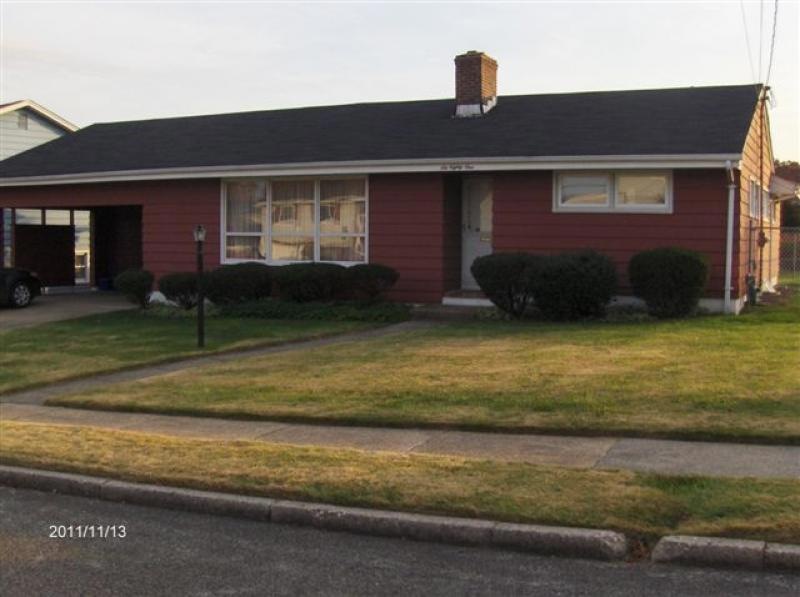 681 Columbus Cir, Perth Amboy, NJ 08861 - photo 1