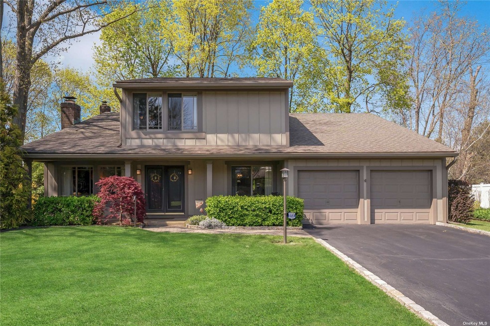 3 Hitching Post Ln, Glen Cove, NY 11542 - photo 1