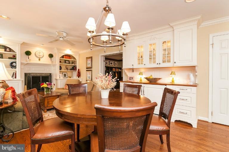 8516 Hill Spring Dr, Lutherville Timonium, MD 21093 - photo 1