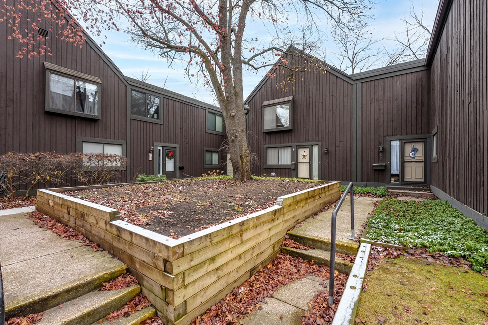 Paisley_Ct_219_Kalamazoo_49006-1