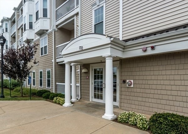 Wellington Crossing unit 209, Waltham, MA 02452 - photo 1