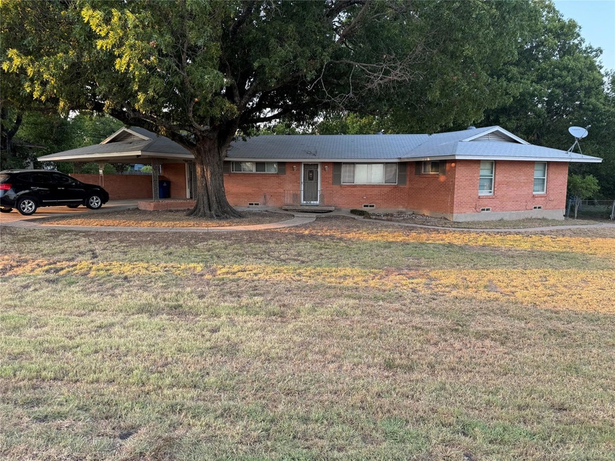 1406 Country Club Rd, Ennis, TX 75119 - photo 1