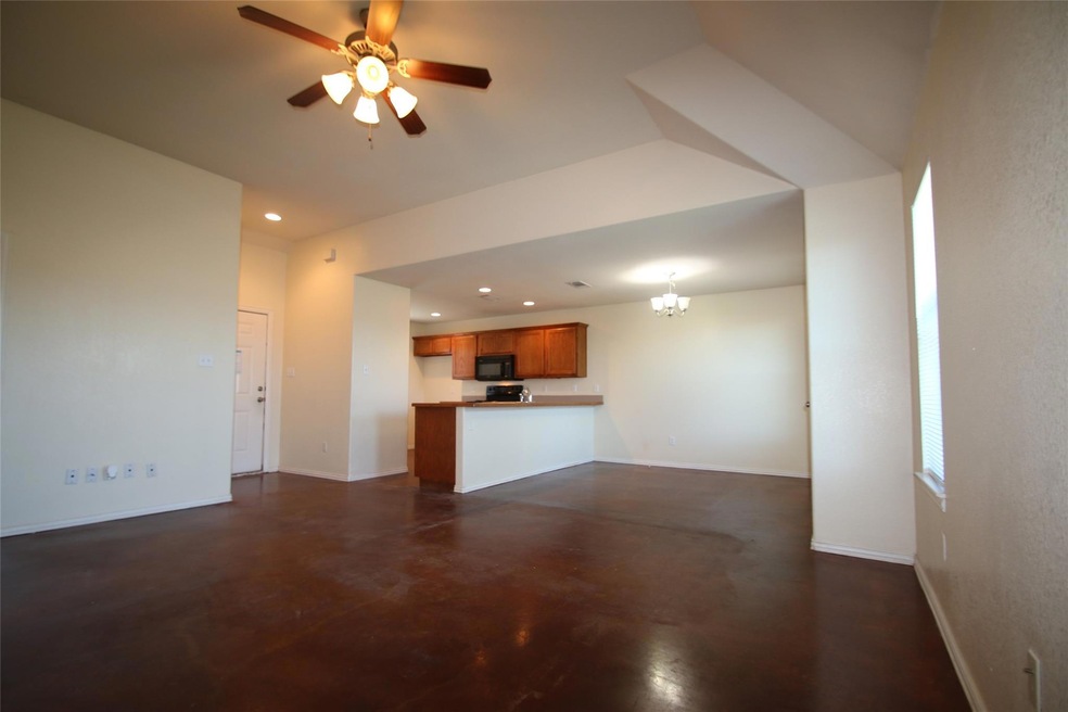 101 Crossbow Ct unit 103, Weatherford, TX 76088 - photo 1