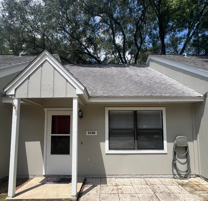 310 Cedar Ave E