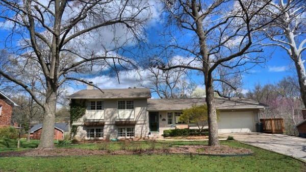 302 Longfellow Ln.