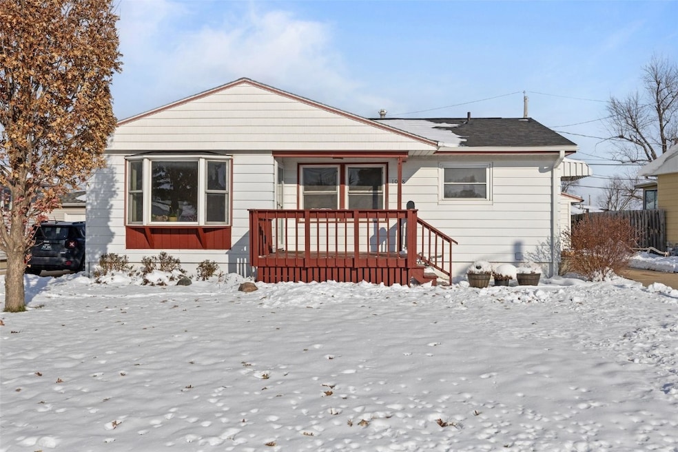 1048 Clifton St NE, Cedar Rapids, IA 52402 - photo 1