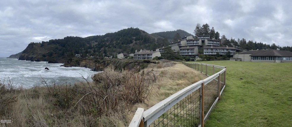 Exterior View of Inn at Otter Rock