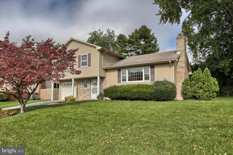 209 E Hemlock St, Palmyra, PA 17078 - photo 1