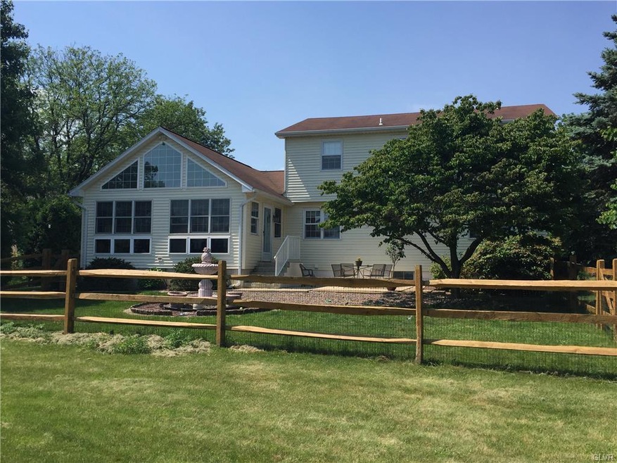 4320 Wellesley Rd, Bethlehem, PA 18017 - photo 1