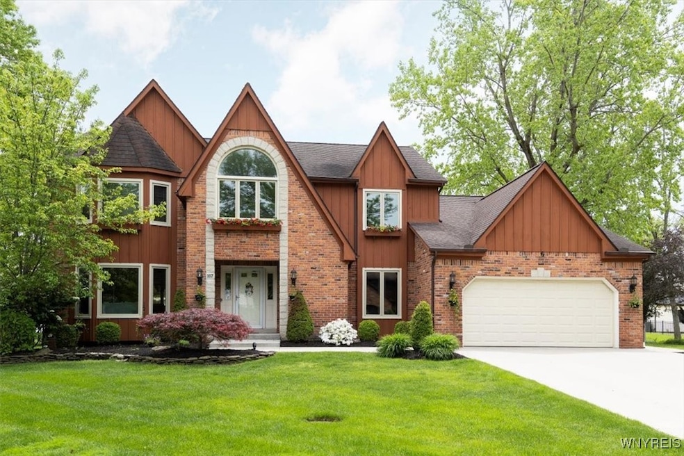 Stunning 4 Br, 2.5 bath home with office/den on cu