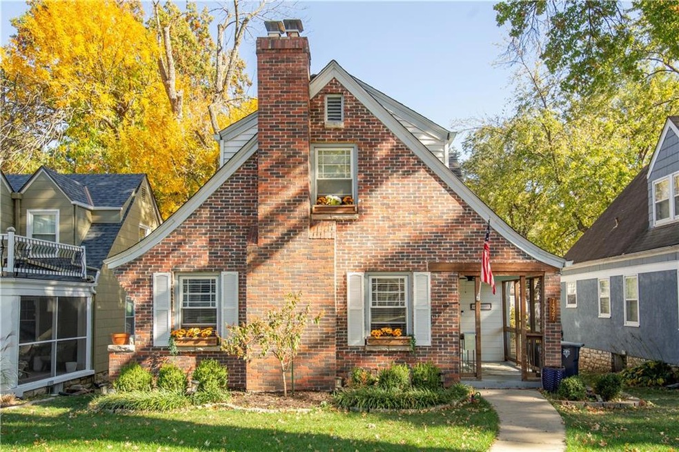 7427 Walnut St, Kansas City, MO 64114 - photo 1