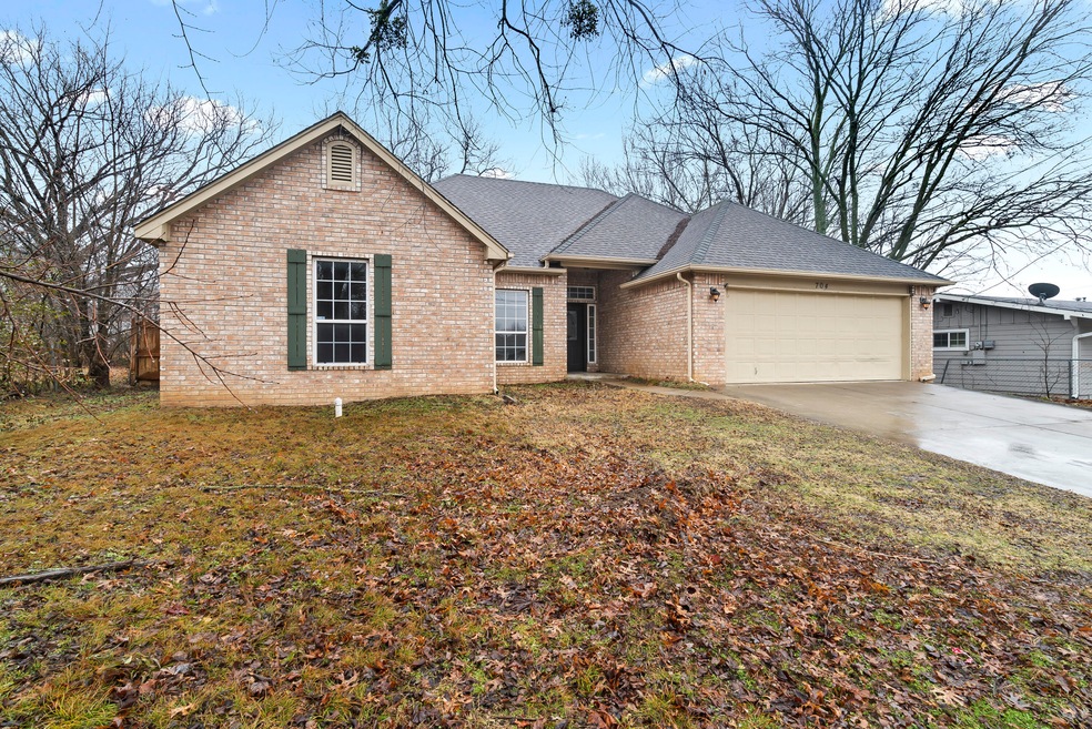 704 S Muskogee Ave, Claremore, OK 74017 - photo 1