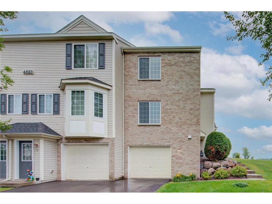 End unit townhome with great amenities!