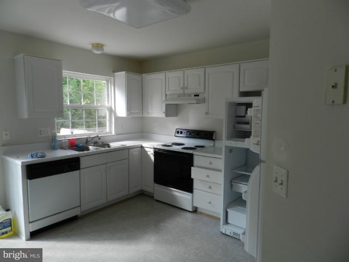 15600 Three Otters Place, Manassas, VA 20112 - photo 1